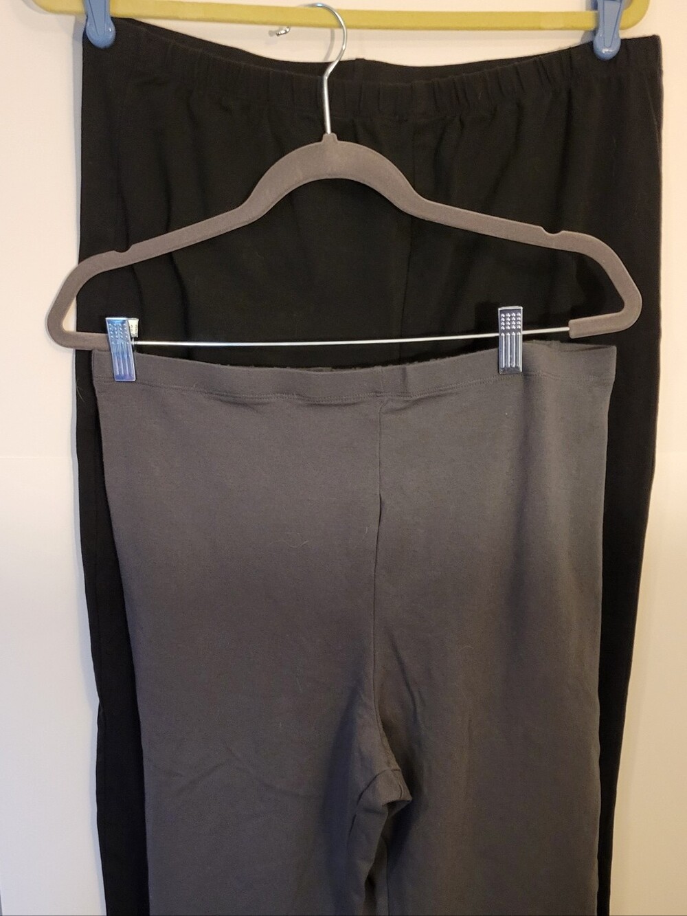 2 Pair Rhonda Shear Women's Elastic-Waist Leggings in Charcoal & Black